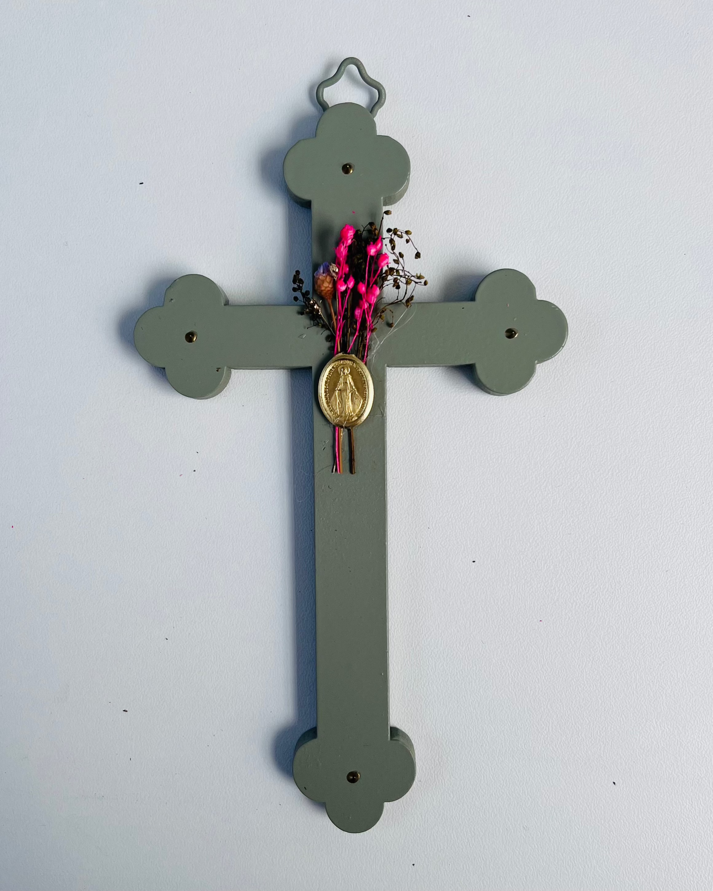 Crucifix fleuri cactus