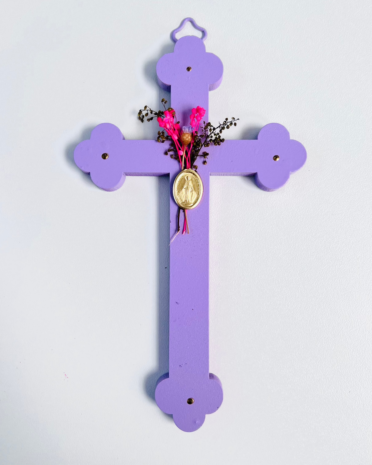 Crucifix fleuri lilas